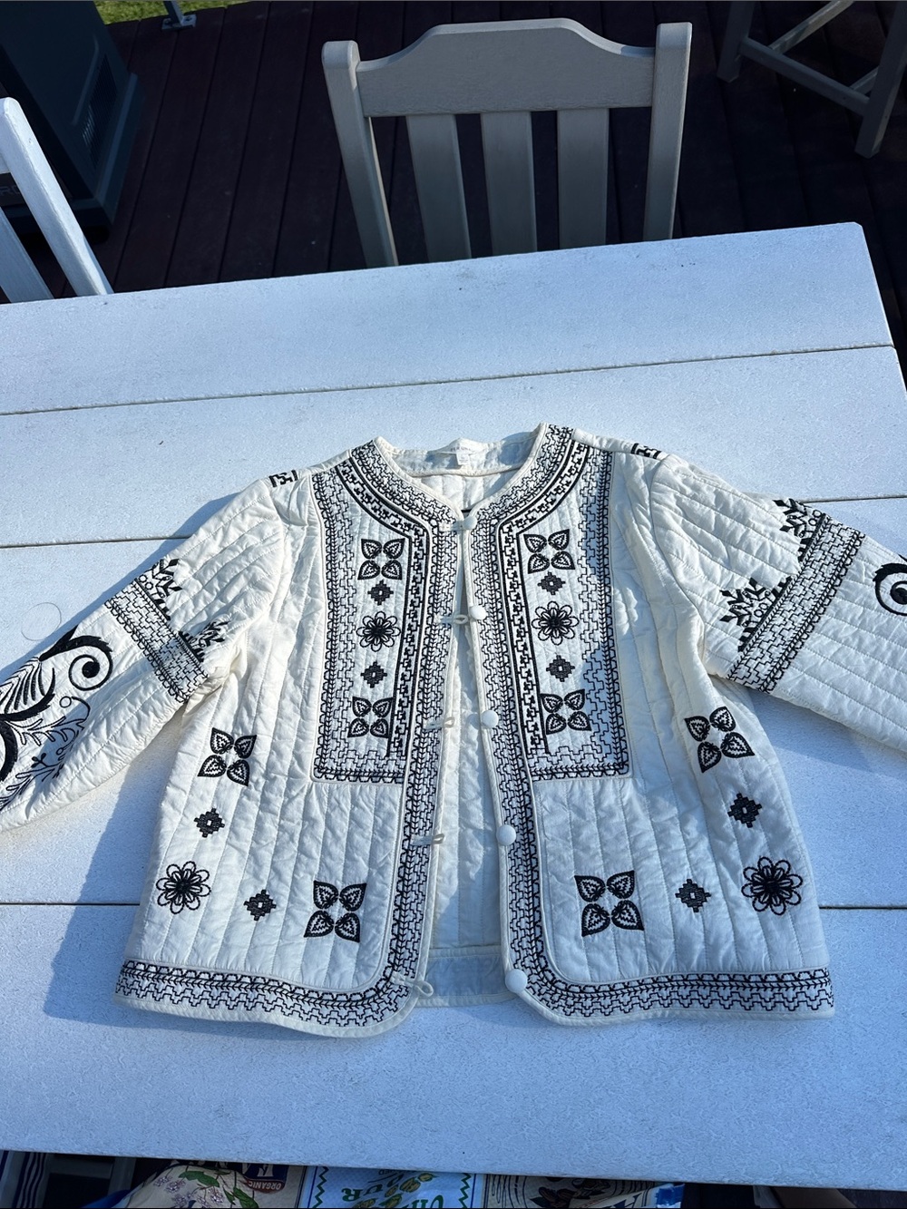 per una White Quilted Jacket with Black Embroidery
